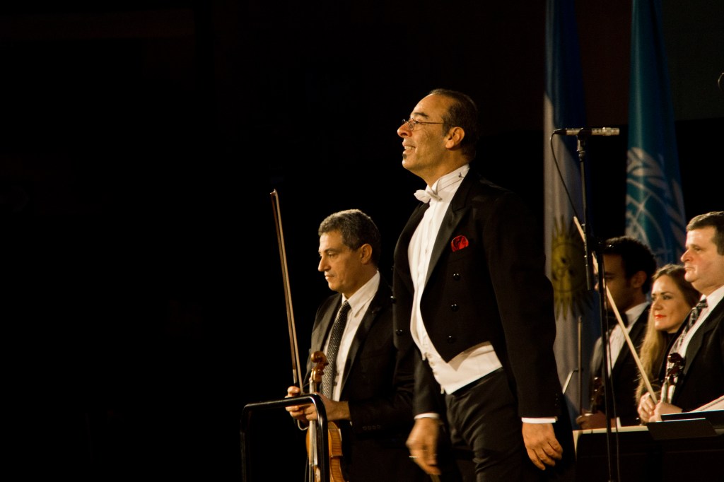 Le Chef d'Orchestre Nader Abbassi. Photo: © Mélina Huet